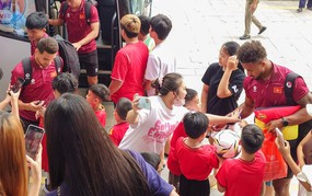 The Vietnam national team received a warm welcome in Thai Nguyen, ready to compete against Myanmar.