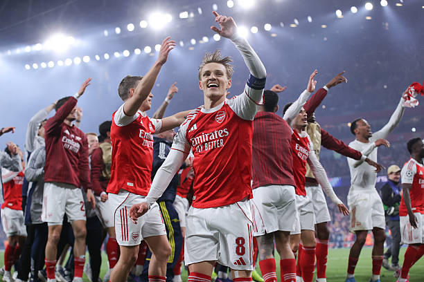 Arsenal sống lại hy vọng giành cúp nhà 'cú đảo trục' ngoạn mục - Ảnh 2.