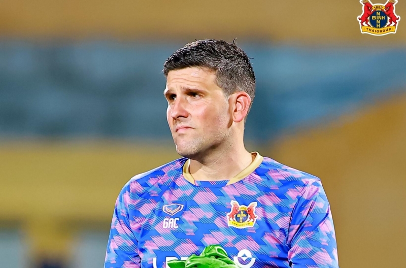 Spanish coach expresses frustration over the injury of Vietnamese diaspora player Trần Thành Trung