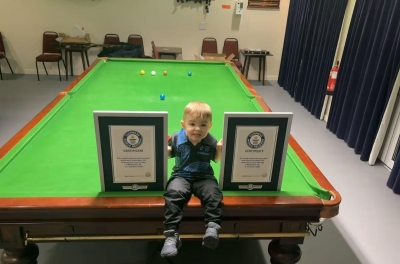 Only 2 years old, a young Man Utd fan sets 2 Guinness World Records