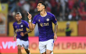 Hoàng Hên shines, Coach Kim Sang Sik gains another solution for Vietnam's midfield.