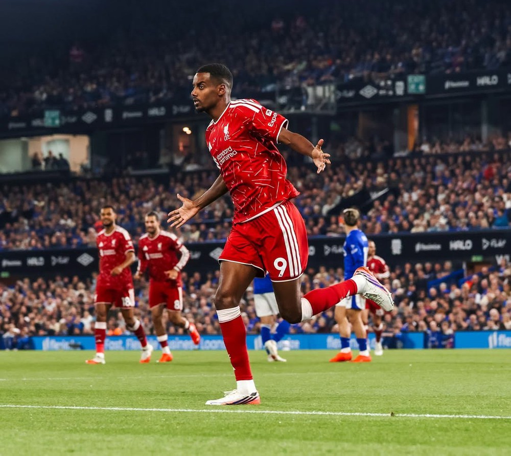 Đã đến lúc Liverpool “thu hoạch” Isak - Ảnh 1. Đã đến lúc Liverpool “thu hoạch” Isak - Ảnh 1.