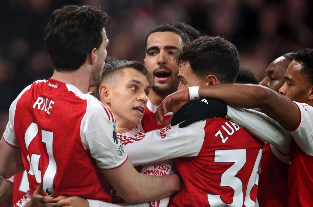 &#39;This is Arsenal&#39;s strongest squad since 1971, time to win the title now!&#39;