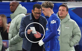 Chelsea manager receives 'heavy criticism' for 'strange' action at 84th minute while trailing PSG 2-8 in Champions League