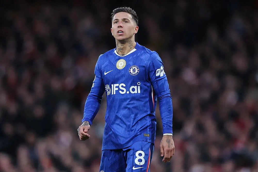 Nếu rời Chelsea, Enzo chọn PSG hay Real Madrid? - Ảnh 1. Nếu rời Chelsea, Enzo chọn PSG hay Real Madrid? - Ảnh 1.