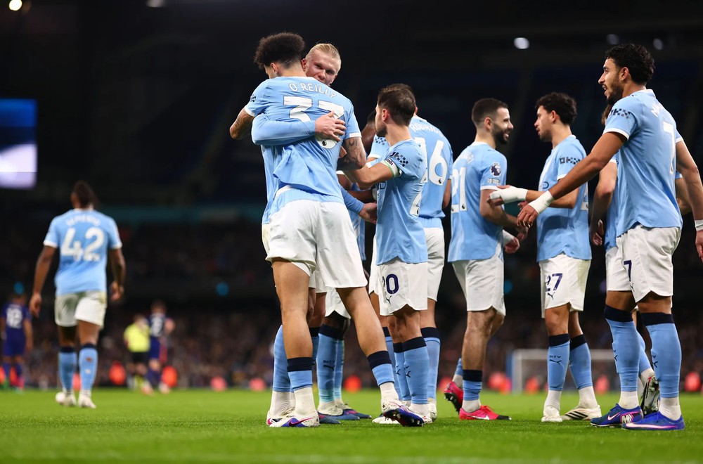 Man City: Haaland cũng có ngày thành vệ sĩ của Man City - Ảnh 1. Man City: Haaland cũng có ngày thành vệ sĩ của Man City - Ảnh 1.