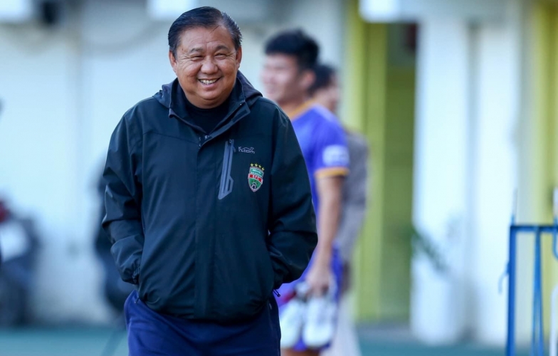 Head Coach of Becamex TPHCM also takes on the role of Team Leader