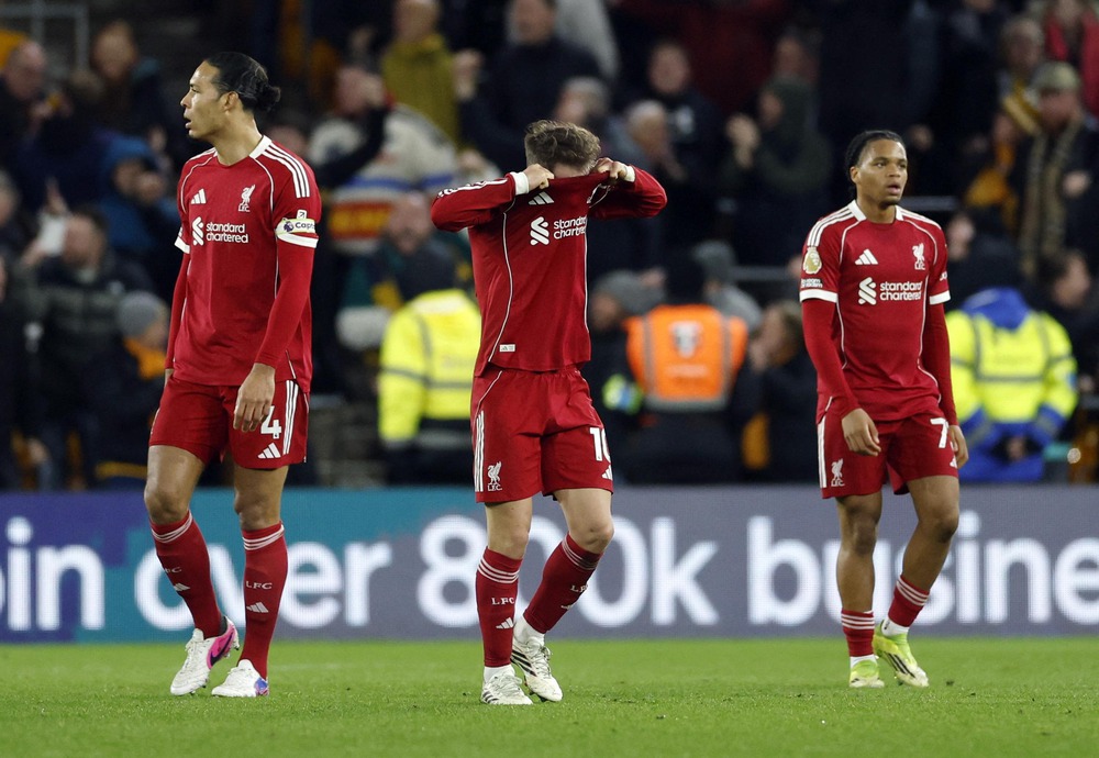 Liverpool thua Wolves 1-2: Cứ đá bù giờ là thua - Ảnh 1.