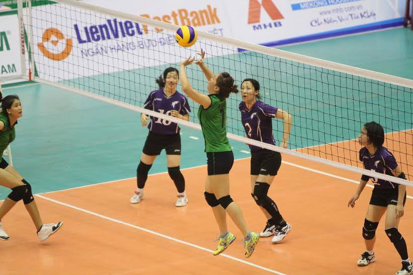 Hồng Đào (số 7) từng là chuyền hai có khả năng sửa bóng xấu tốt bậc nhất Việt Nam nhưng quyết định giải nghệ ở tuổi 24 Hồng Đào (số 7) từng là chuyền hai có khả năng sửa bóng xấu tốt bậc nhất Việt Nam nhưng quyết định giải nghệ ở tuổi 24