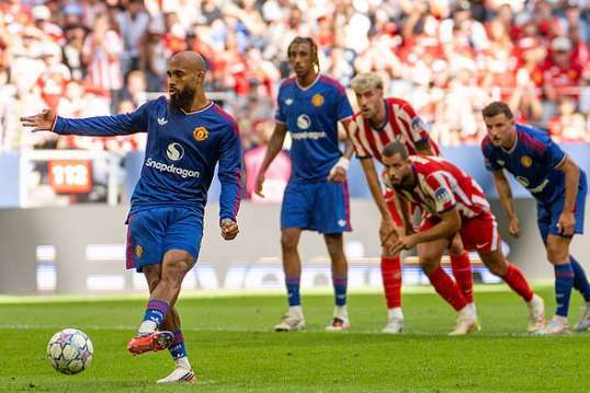 Mbeumo tỏa sáng giúp MU ngược dòng hạ Atletico Madrid để có danh hiệu đầu tiên - Ảnh 1. Mbeumo tỏa sáng giúp MU ngược dòng hạ Atletico Madrid để có danh hiệu đầu tiên - Ảnh 1.