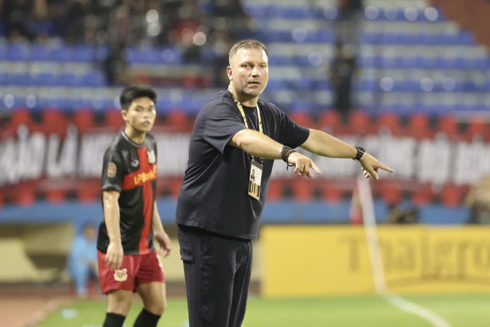 HLV ngoại chật vật ở V-League - Ảnh 3. HLV ngoại chật vật ở V-League - Ảnh 3.