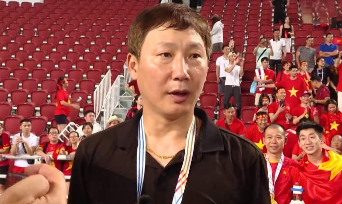 HLV Kim Sang Sik phản ứng khi không được trao HCV cùng U22 Việt Nam