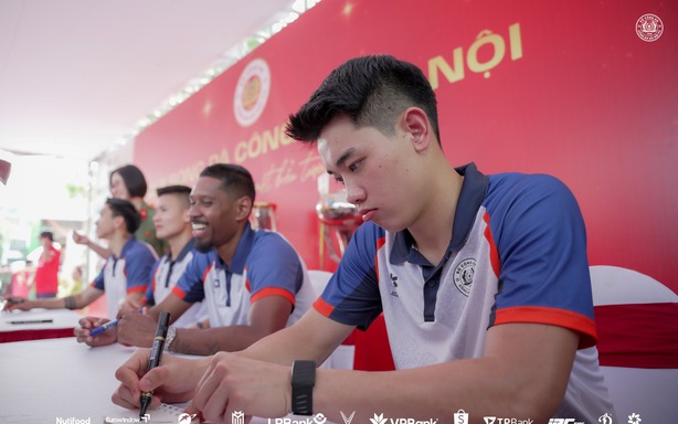 FIFA President congratulates Hanoi Police FC on winning the V-League 2025/26