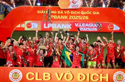 The moment CAHN lifted the V-League 2025/2026 championship trophy