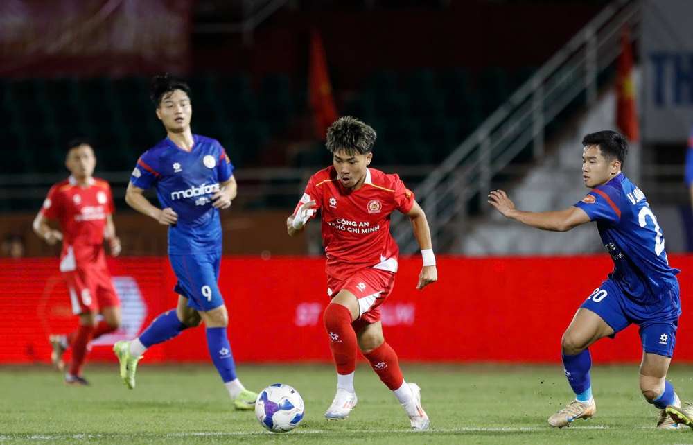 Thiếu HLV trưởng, Công Phượng và đồng đội vẫn kỳ vọng tạo bất ngờ tại Thống Nhất - Ảnh 3.