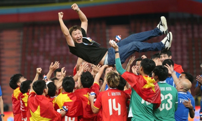 Truyền thông Indonesia e dè khi Việt Nam giữ HLV Kim Sang Sik đến 2027