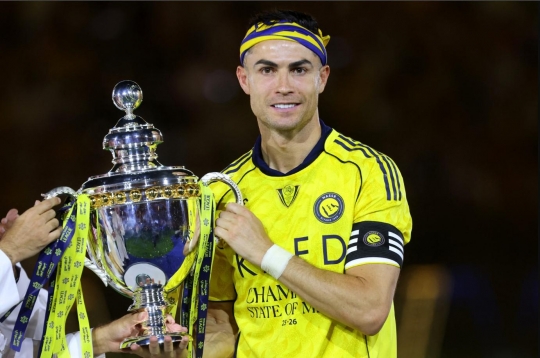 The pinnacle of human achievement, Ronaldo is predicted to play until age 45!