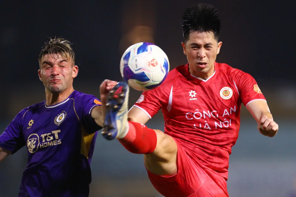Bình luận: Có một V-League đầy lửa - Ảnh 1.