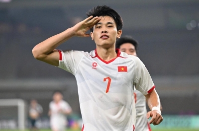 HOT: Dinh Bac scores, Vietnam National Team wins 6-0 against South Korean team