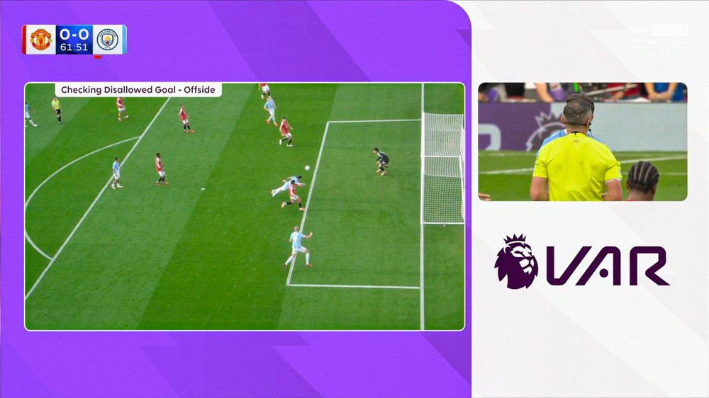 Premier League đang tự hủy hoại mình vì VAR - Ảnh 1. Premier League đang tự hủy hoại mình vì VAR - Ảnh 1.
