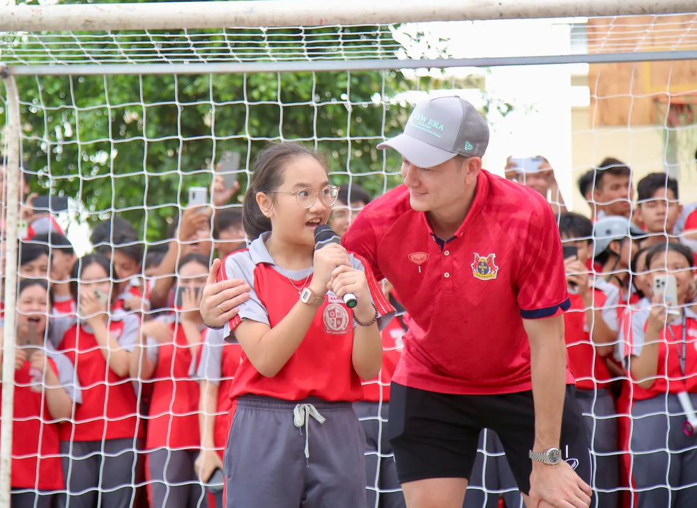 Hoàng Đức, Văn Lâm cùng dàn sao U23 Việt Nam khiến fan nhí vỡ oà - Ảnh 3. Hoàng Đức, Văn Lâm cùng dàn sao U23 Việt Nam khiến fan nhí vỡ oà - Ảnh 3.