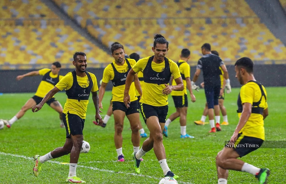 Giải pháp cho bóng đá Malaysia: 'Không cần nhập tịch để vượt đội tuyển Việt Nam' - Ảnh 1.