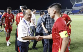 Hot Vietnamese football news today 19/7: VFF leaders encourage the Vietnam national team; Cong An TP.HCM Club parts ways with former Vietnam international