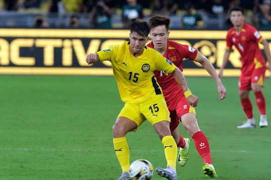 Which tournaments in 2026 are awaiting Vietnam football to conquer?