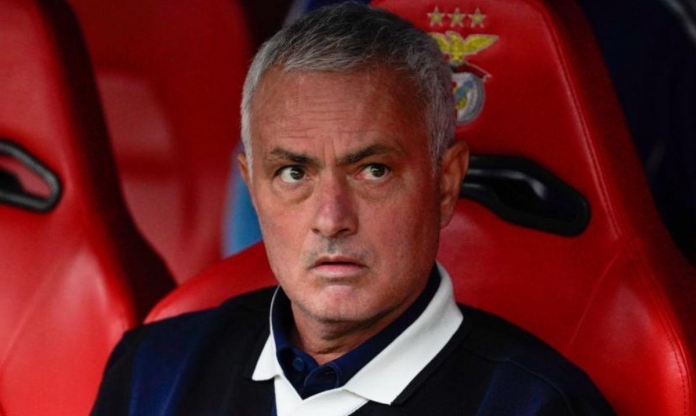 Mourinho gây sốt khi theo dõi trận Real Madrid từ nơi khó tin