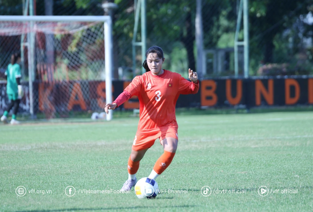 Tin nóng bóng đá Việt hôm nay 4/4: HLV Kim Sang Sik chạm cột mốc của ông Park Hang Seo; U20 Việt Nam quyết có điểm trước Thái Lan - Ảnh 2.