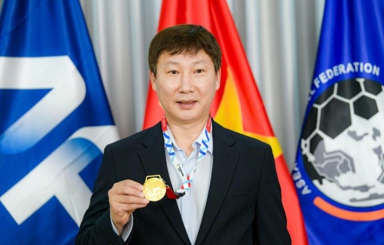 South Korean media report a surprise as Coach Kim Sang Sik receives the Gold Medal