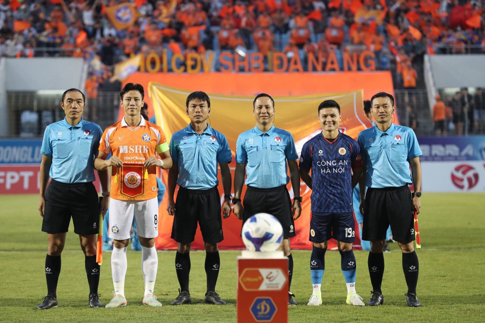 HLV Polking muốn nâng cấp trọng tài V-League, chỉ đích danh một cái tên - Ảnh 1.