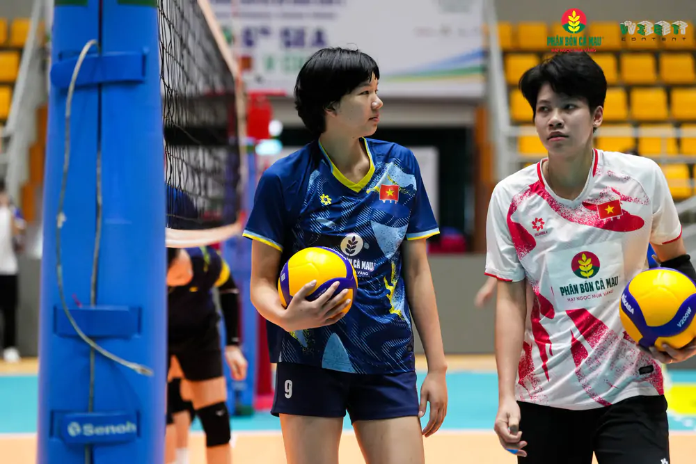 Hai phụ công Bích Thủy và Lê Như Anh trong buổi tập mới nhất của tuyển bóng chuyền nữ Việt Nam. Ảnh; VFV Hai phụ công Bích Thủy và Lê Như Anh trong buổi tập mới nhất của tuyển bóng chuyền nữ Việt Nam. Ảnh; VFV