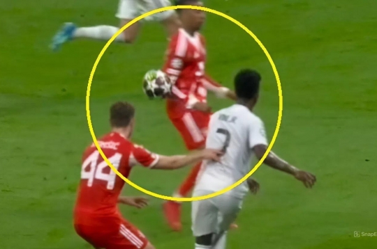 The controversial handball incident in Real Madrid's defeat
