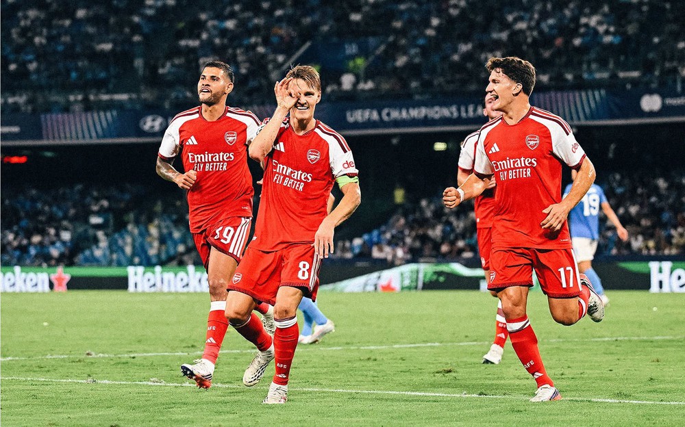 Arsenal: Odegaard đã thấp thoáng hình bóng Bergkamp - Ảnh 1. Arsenal: Odegaard đã thấp thoáng hình bóng Bergkamp - Ảnh 1.