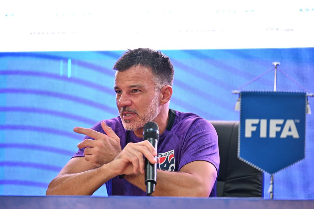 HLV Thái Lan: 'Đội tuyển Việt Nam là ứng cử viên vô địch' - Ảnh 1. HLV Thái Lan: 'Đội tuyển Việt Nam là ứng cử viên vô địch' - Ảnh 1.