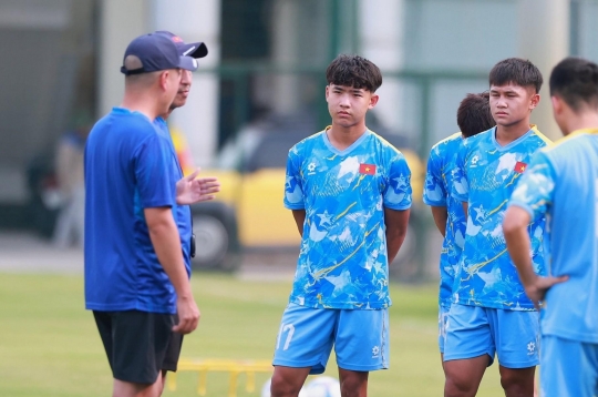 HOT: Exceptional Vietnamese-Spanish player accompanies U19 Vietnam to Indonesia.