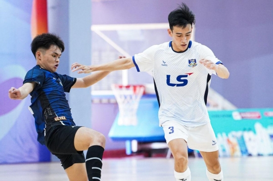 World's top 10 goalkeeper plays his second match, Vietnam team scores 39 goals to reach quarter-finals