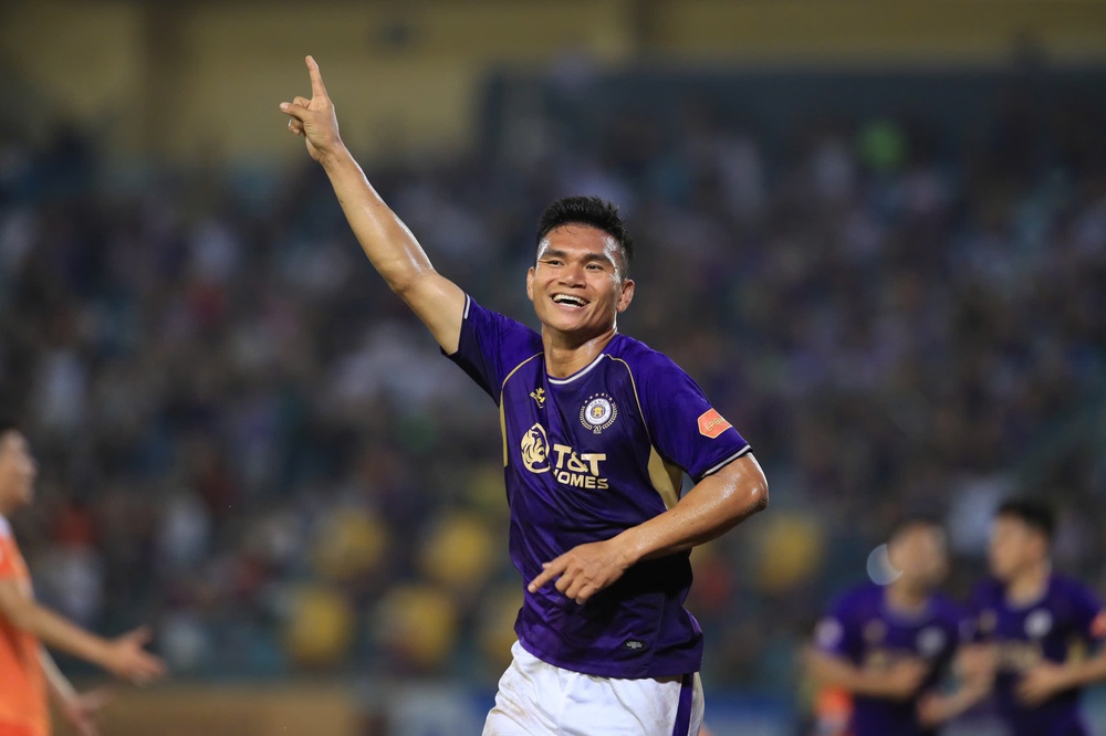 Hậu vệ ghi bàn ấn tượng, Hà Nội FC kỳ vọng bảo vệ ngôi á quân - Ảnh 1.