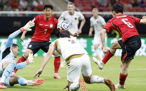 Vietnamese Football Through the Lens of the 2026 World Cup: If You Can't Move Forward, at Least Don't Go Backward