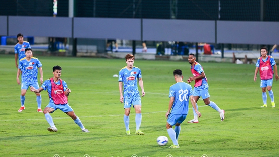 The Vietnam national team is urgently preparing for two matches against Nepal.