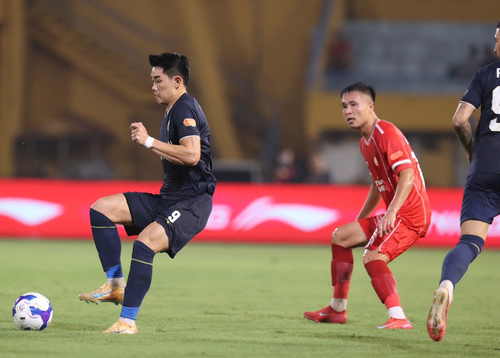 Đình Bắc cùng đồng đội hưởng lợi khi V-League trở lại - Ảnh 1.