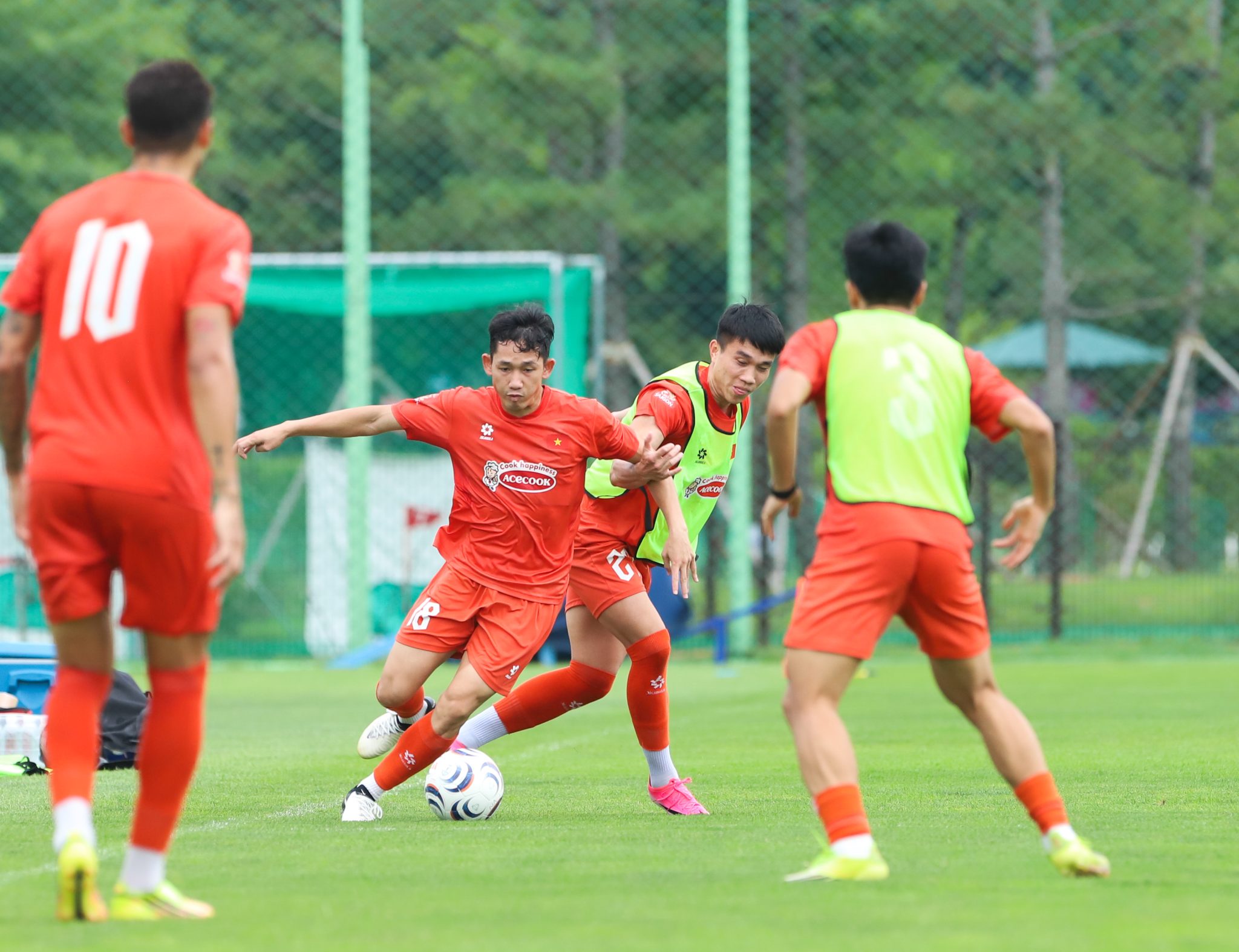 Tin nóng bóng đá Việt hôm nay 11/7: Đội tuyển Việt Nam chuẩn bị đấu Gangwon; Hà Nội I bị cầm hòa tại giải bóng đá nữ VĐQG - Ảnh 1. Tin nóng bóng đá Việt hôm nay 11/7: Đội tuyển Việt Nam chuẩn bị đấu Gangwon; Hà Nội I bị cầm hòa tại giải bóng đá nữ VĐQG - Ảnh 1.