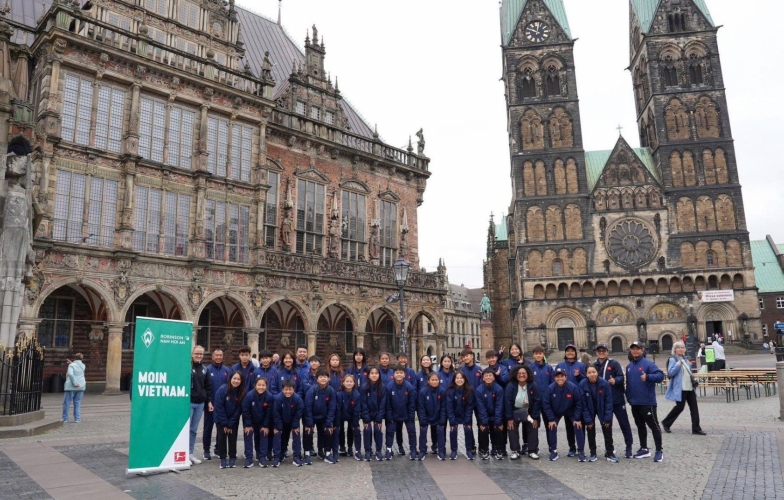 Vietnam U17 girls watch a match in Germany