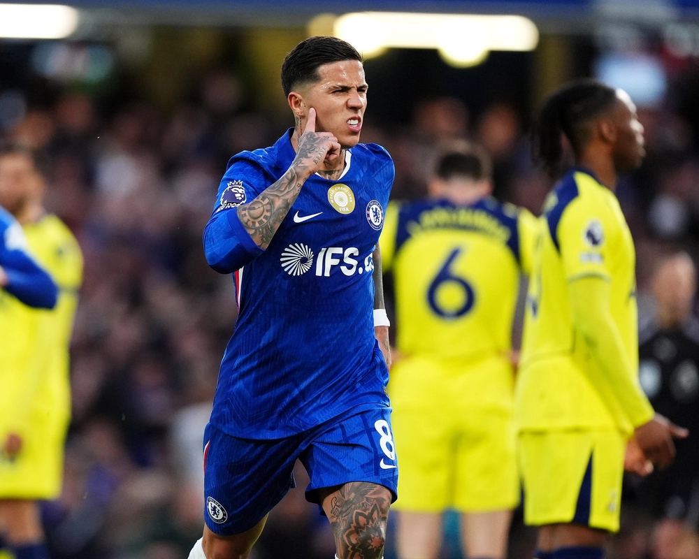 Trong ngày Arsenal vô địch, Tottenham vẫn phải đua trụ hạng tới vòng cuối - Ảnh 1. Trong ngày Arsenal vô địch, Tottenham vẫn phải đua trụ hạng tới vòng cuối - Ảnh 1.