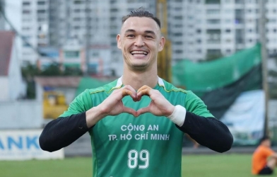 Overseas Vietnamese star says something that draws attention on the day of Vietnam national team gathering.