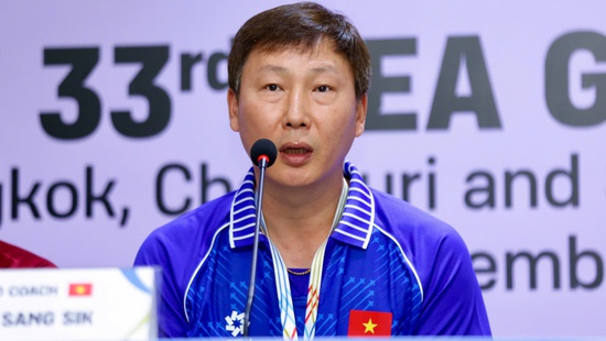 Coach Kim Sang Sik: 'Hope referees officiate fairly'