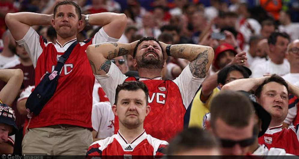 Cầu thủ và CĐV Arsenal đau đớn sau thất bại nghiệt ngã trước PSG ở chung kết Champions League - Ảnh 3. Cầu thủ và CĐV Arsenal đau đớn sau thất bại nghiệt ngã trước PSG ở chung kết Champions League - Ảnh 3.