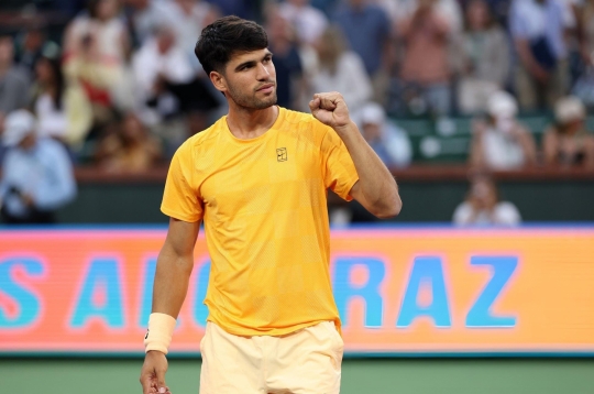 Despite ankle discomfort, Alcaraz still advances to the fourth round of Indian Wells.