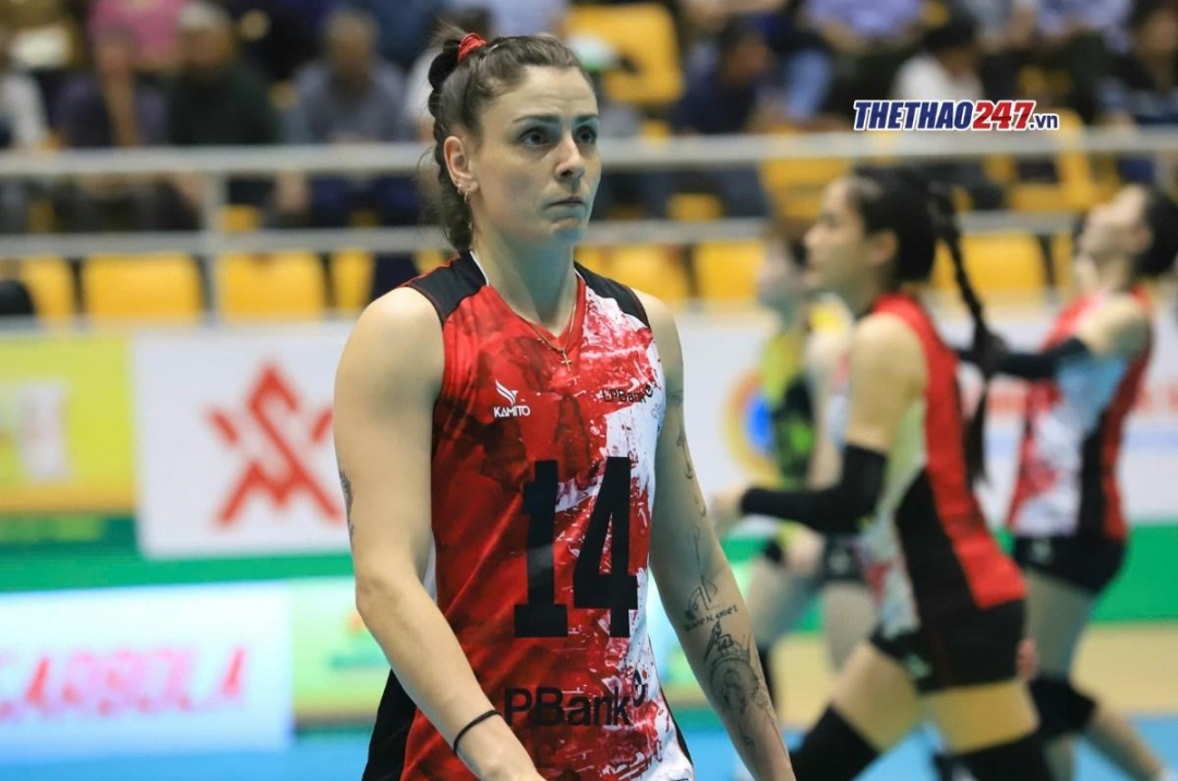 After losing the first set to TPHCM, LPB Ninh Bình relinquished their top position in the 2025 National Women&#39;s Volleyball Championship.
